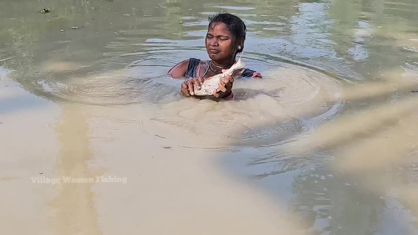 Village Women New Net fishing video 9