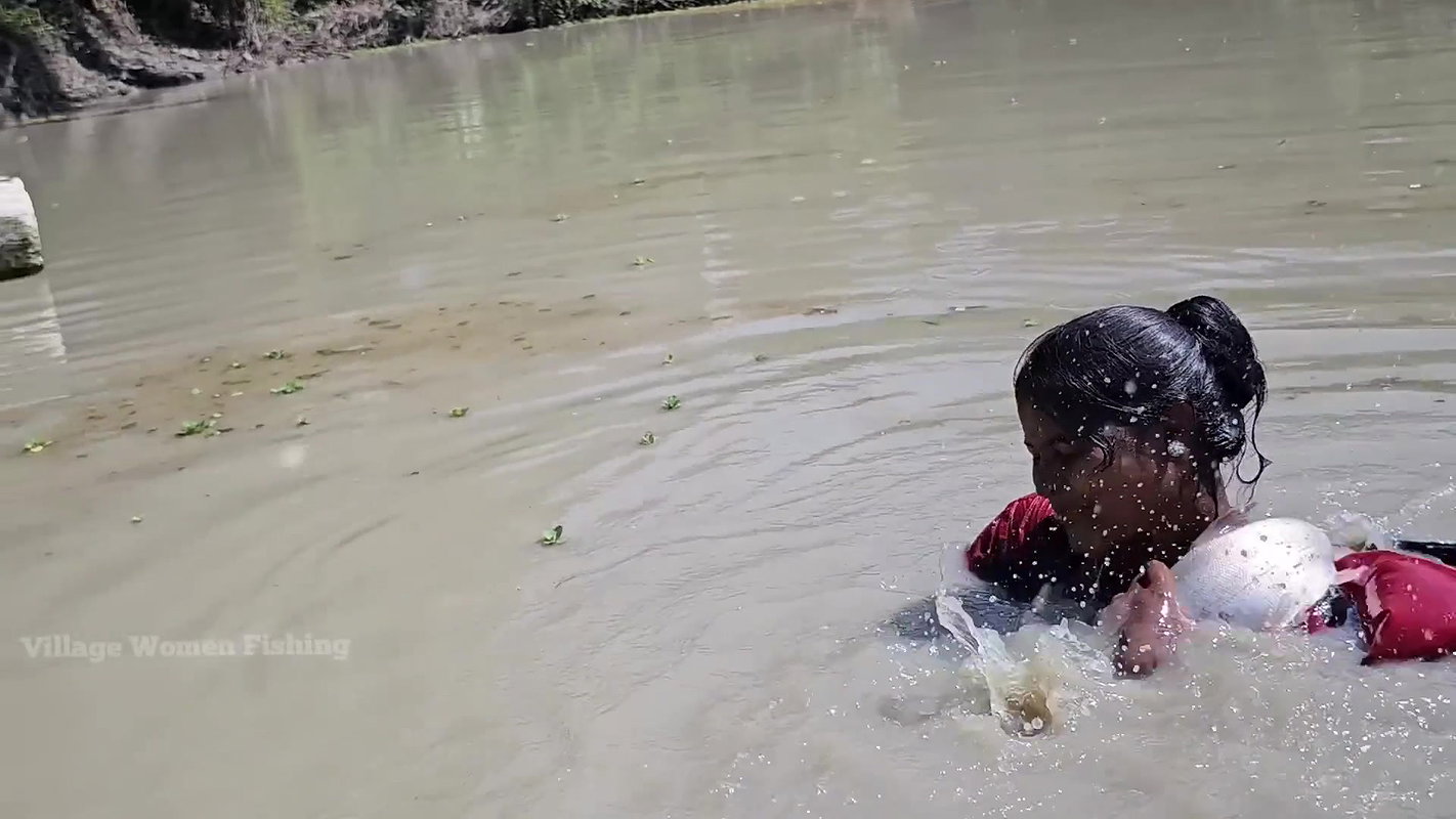 Village Women New Net fishing video 12