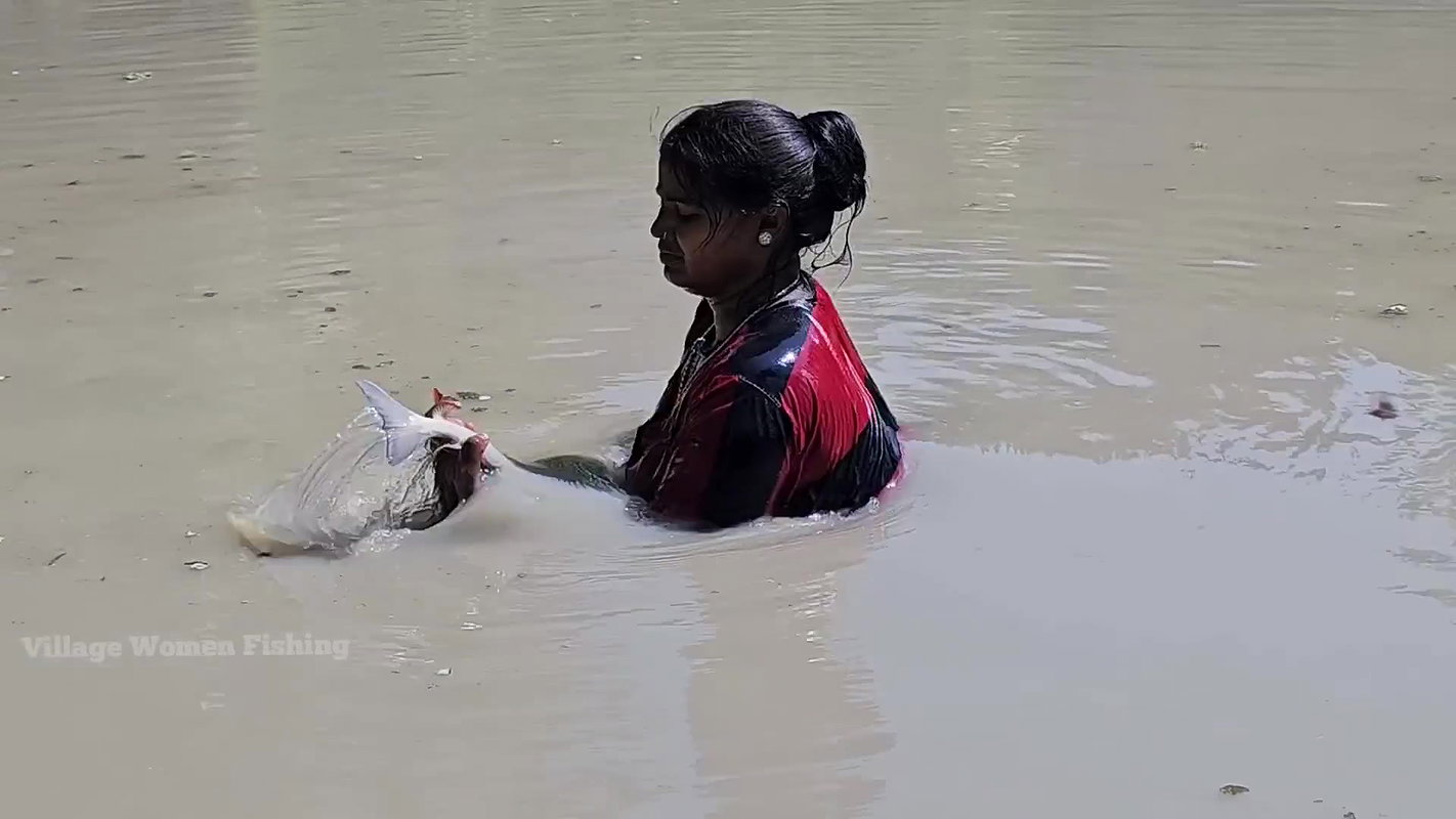 Village Women New Net fishing video 12