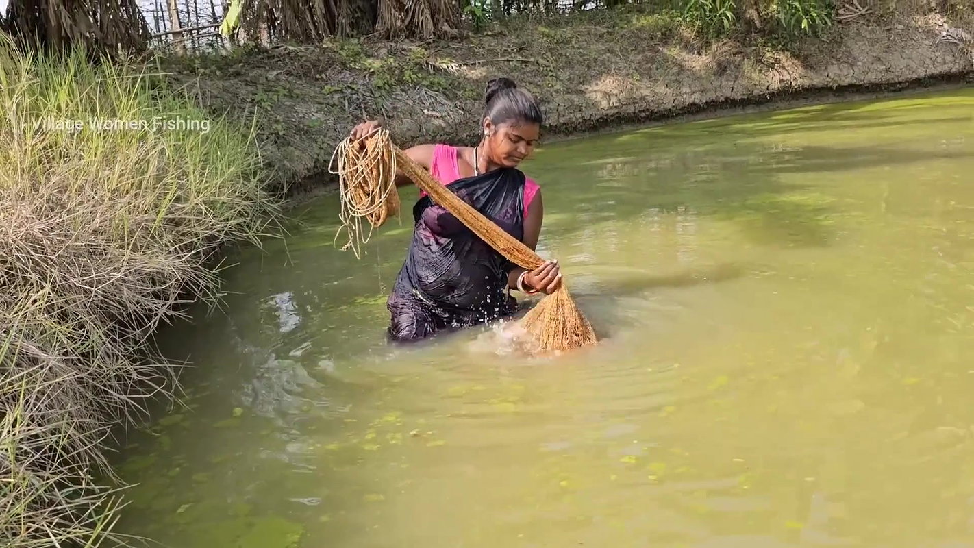 Village Women New Net fishing video 15