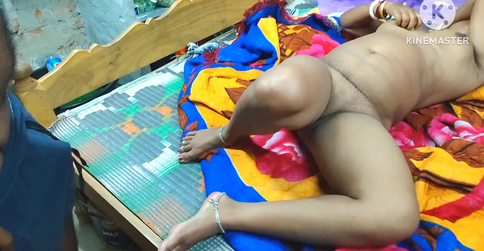 Aunty left naked in India Desi Style Video