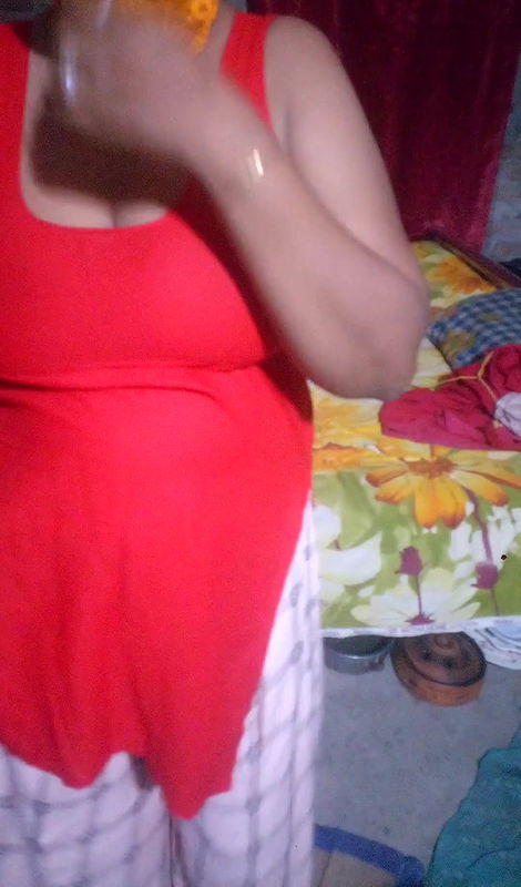 Beautiful college girl shows his sexy body