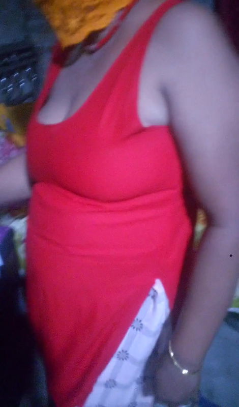 Beautiful college girl shows his sexy body