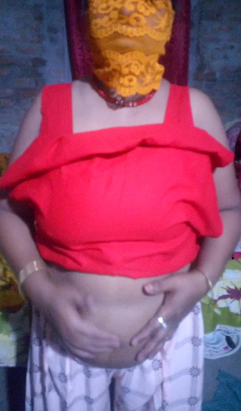 Beautiful college girl shows his sexy body