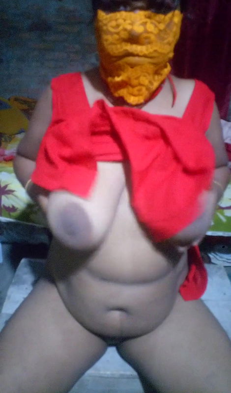 Beautiful college girl shows his sexy body