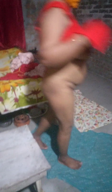 Beautiful college girl shows his sexy body