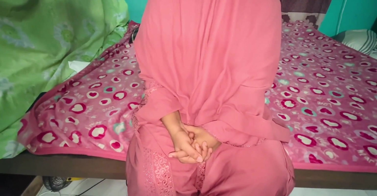 Hijab girl hotel room sex watching Taboo mylf porn on his tablet – Hijab Banglarbabi