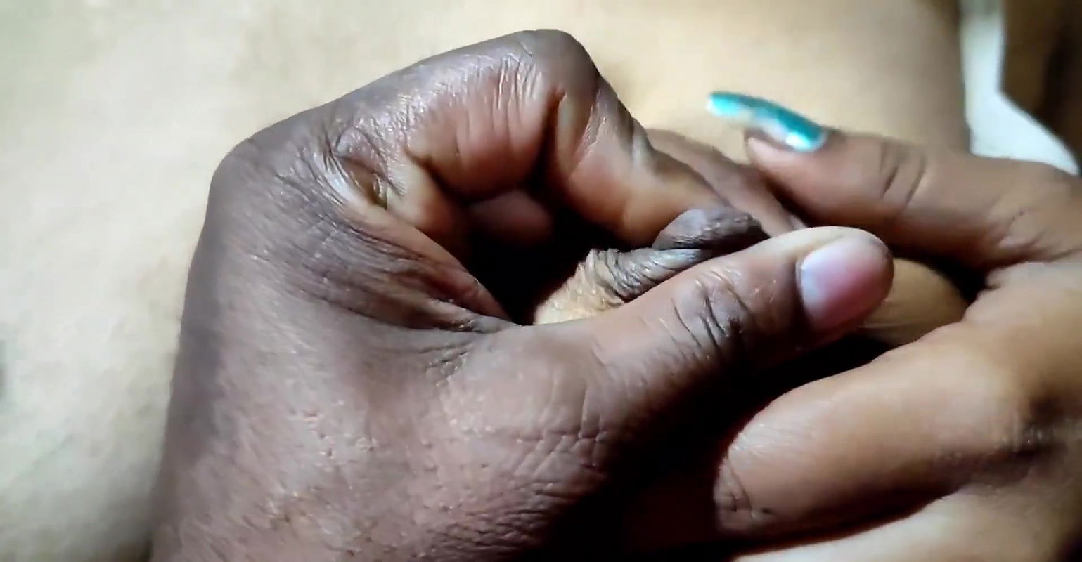 Bhabi did pissab in mustard cultivation !! Bangla boudi sorser khete pisab kore dilo re