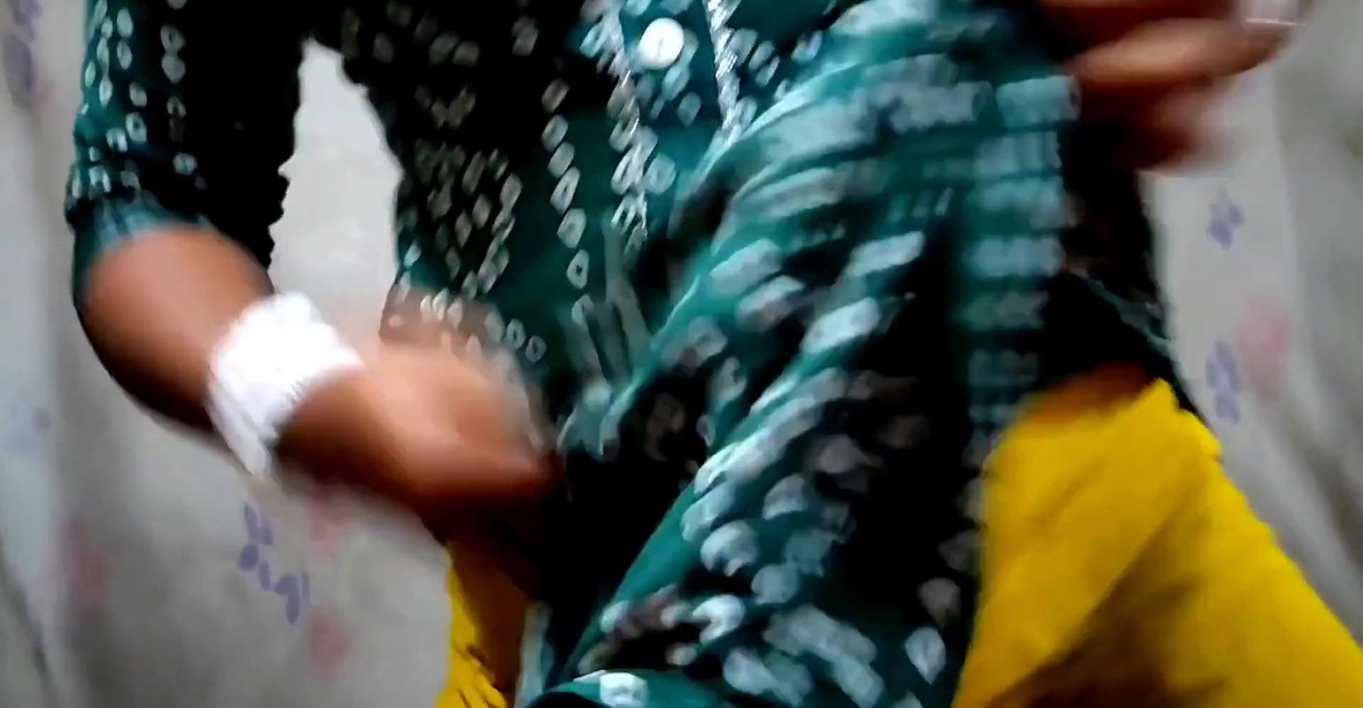 Sister-in-law secretly got the patise choked!! Boudi lukiye tar bor ke chudiye nilo Boudi , House Wife ,Bhabhi, Bungalow, Hair