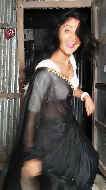 Bengali boudi Susmita blogger hot shorts