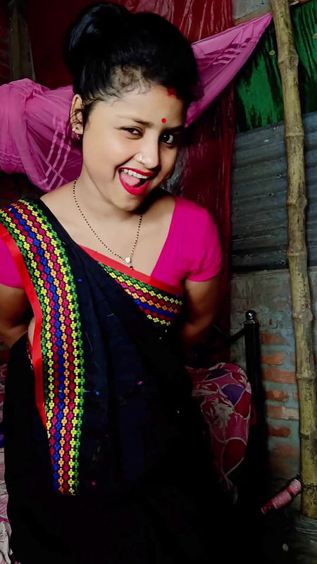 Bengali boudi Susmita blogger hot shorts