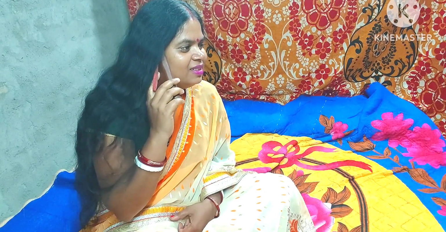 Cooled the heat of the pussy of the neighbor Indian aunty