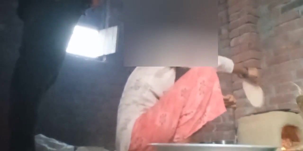 Sister-in-law’s chudae making roti