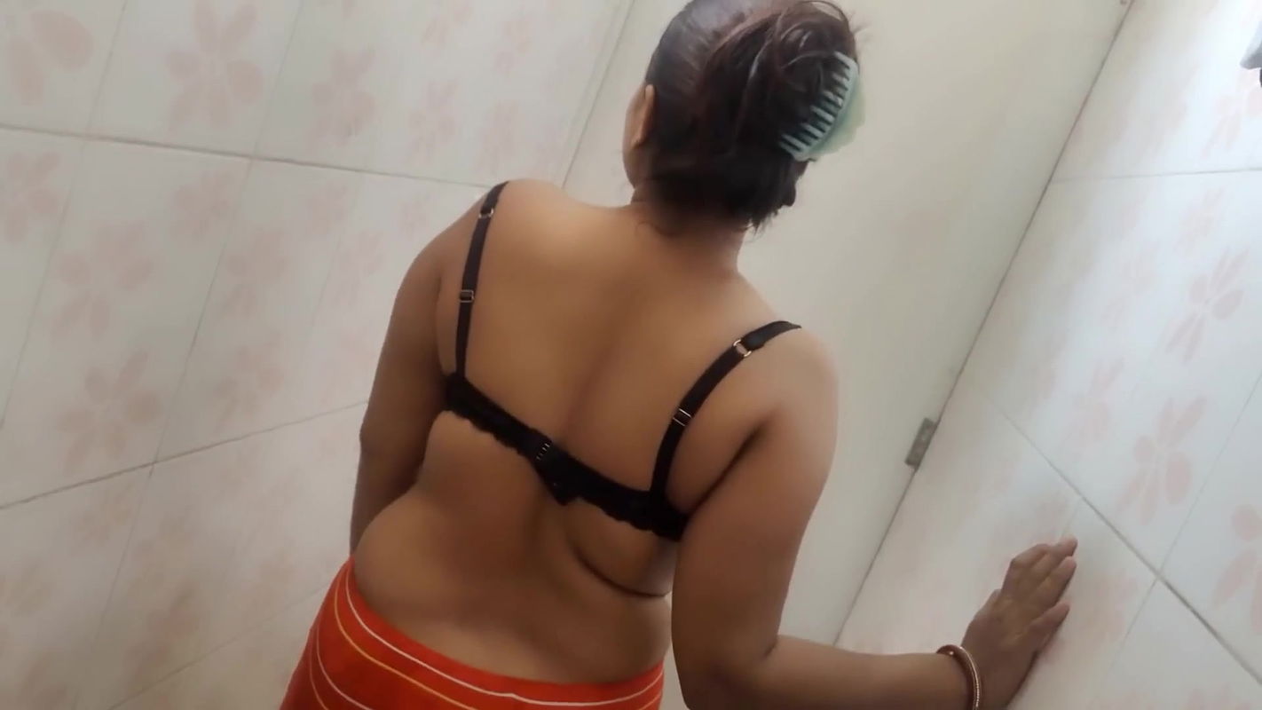 bhabhi bathroom fakking