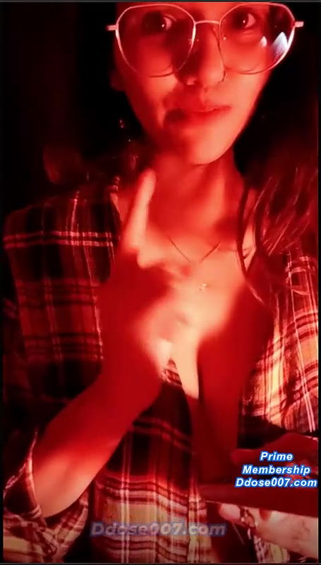 ELLI SHARMA Insta Influencer Latest Live TiTS on Display
