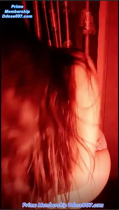 ELLI SHARMA Insta Influencer Latest Live TiTS on Display