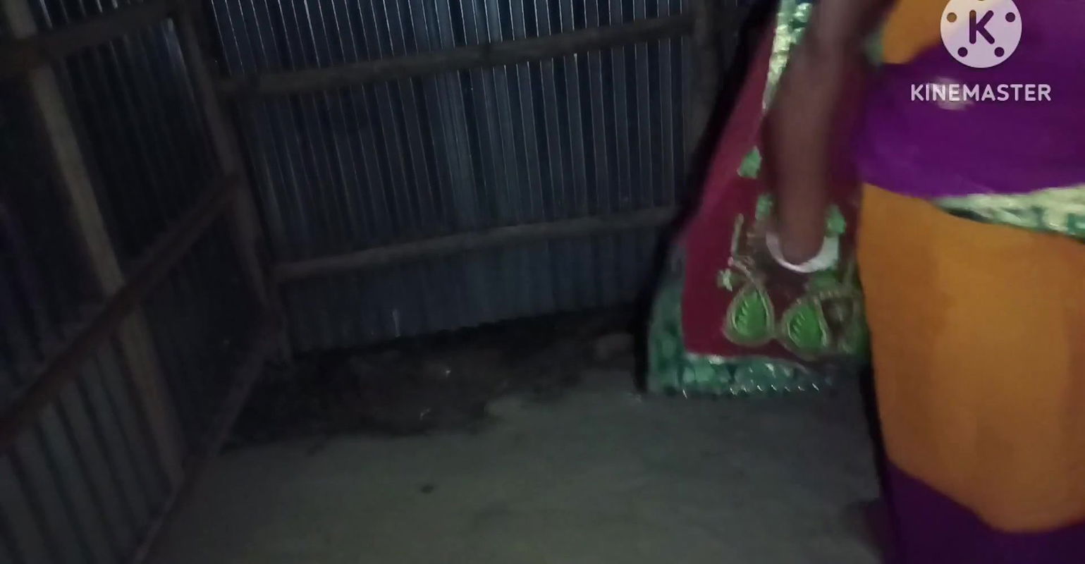 Badi bhabhi ko ghar ke bahar bula kar chudai ki