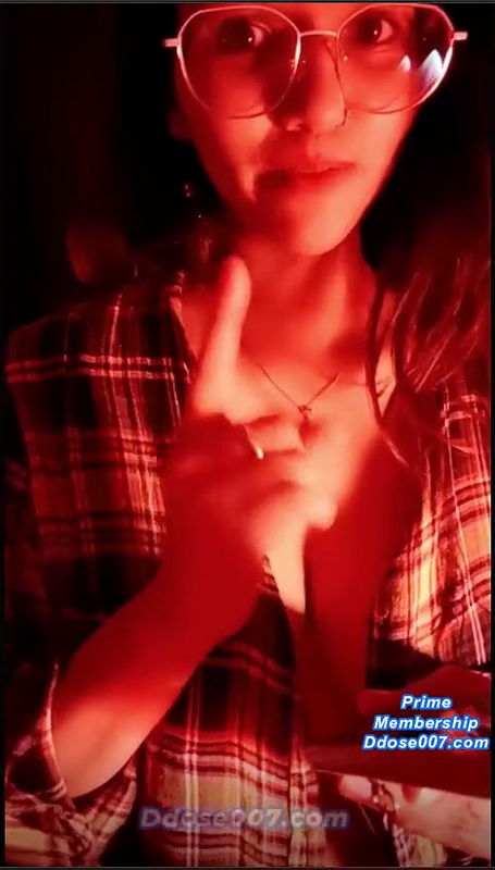 ELLI SHARMA Insta Influencer Latest Live T!TS on Display