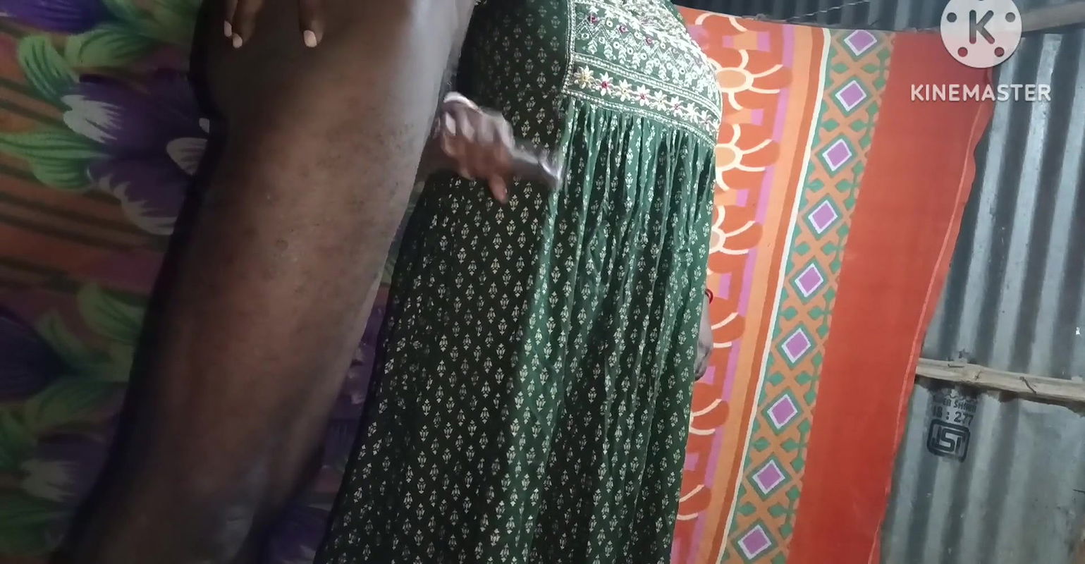 Pados ki bhabhi ko ghar mein jhula kar chudai ki