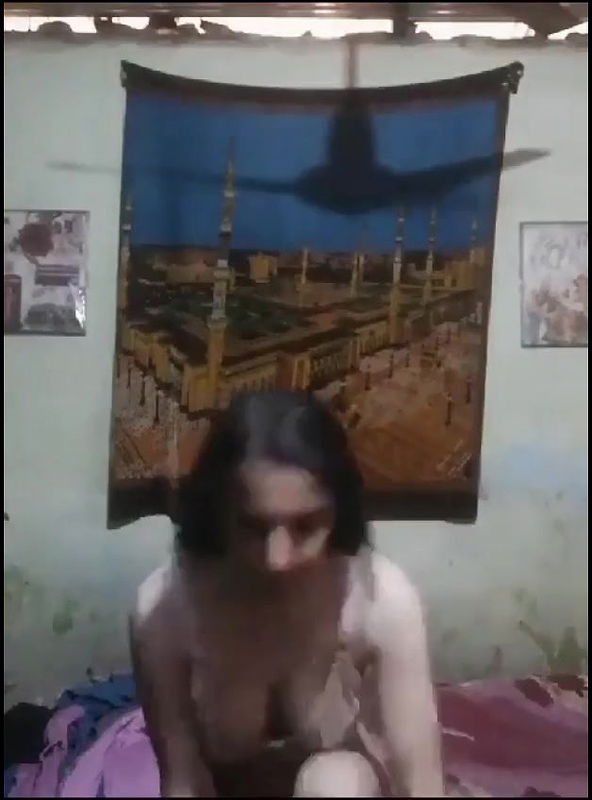 Paki cute babe showing