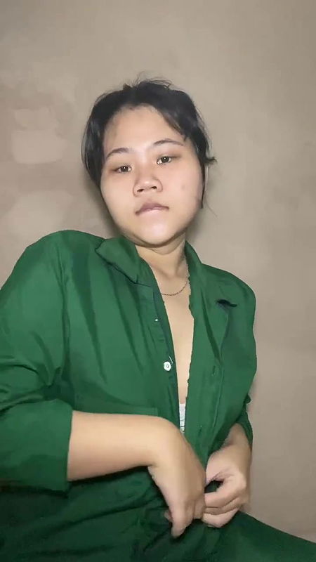 Big pussy thai girl show -2