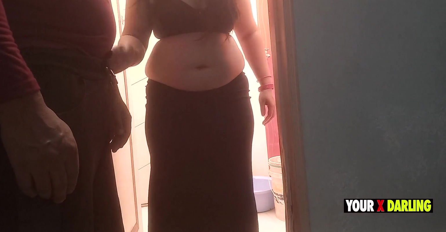 Day 05 – Mom was washing clothes in the bathroom, the boy was shaking his penis after looking at the ass