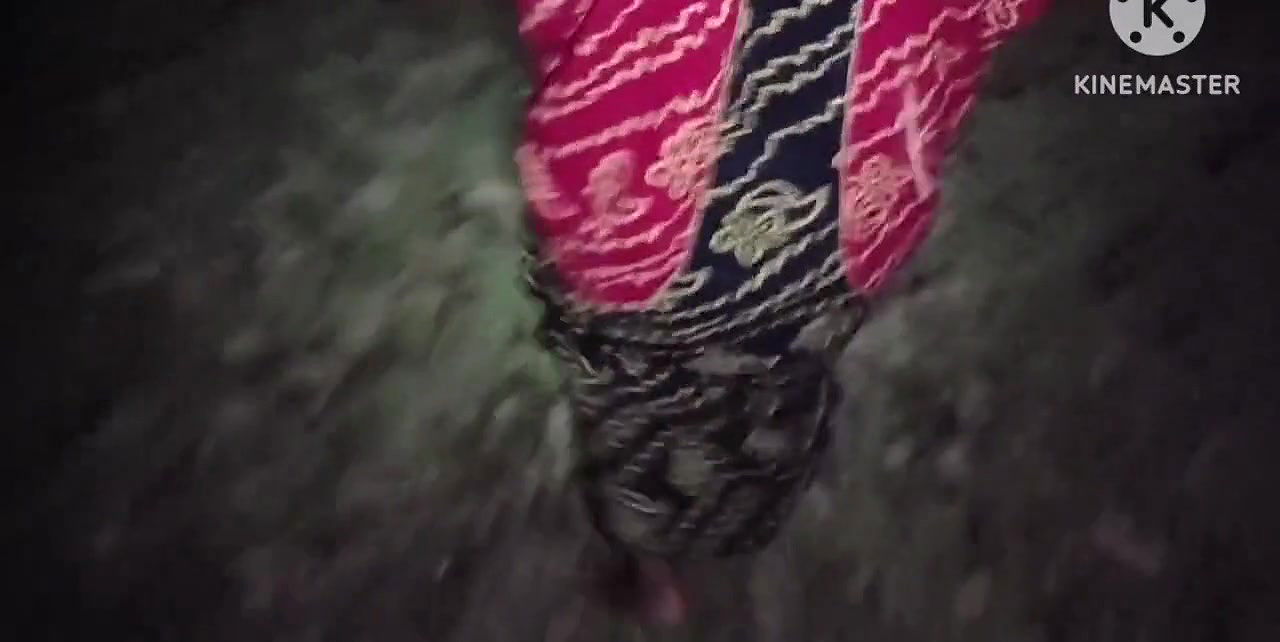 Raat mein bhabhi ko aam ki Bagan mein bulakar chudai ki