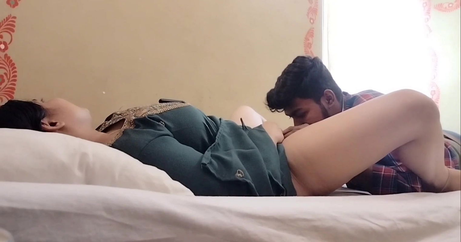 Desi Bengali Bhabhi Romancing Wid Young Lover