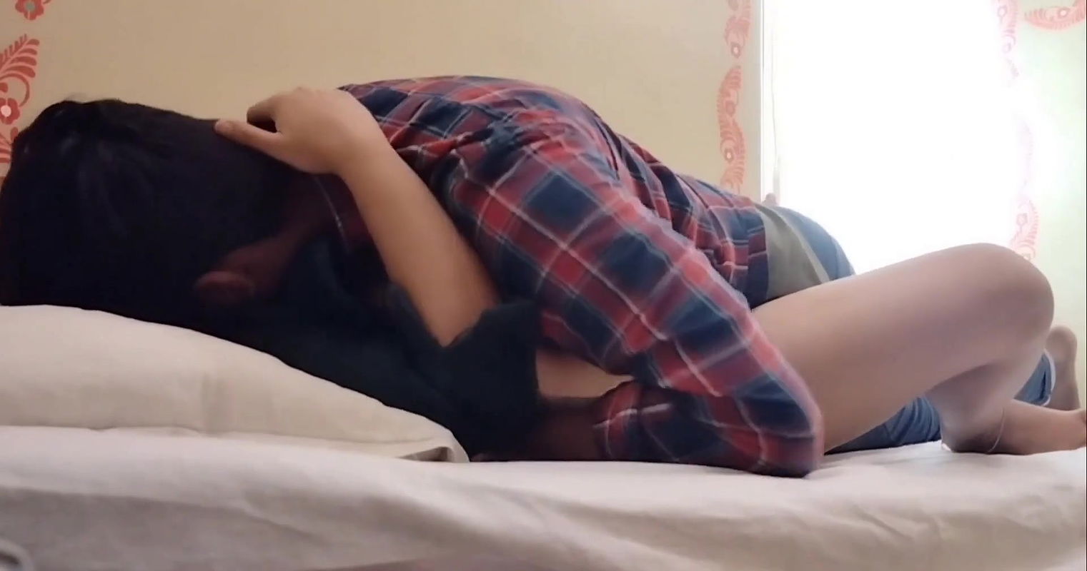 Desi Bengali Bhabhi Romancing Wid Young Lover