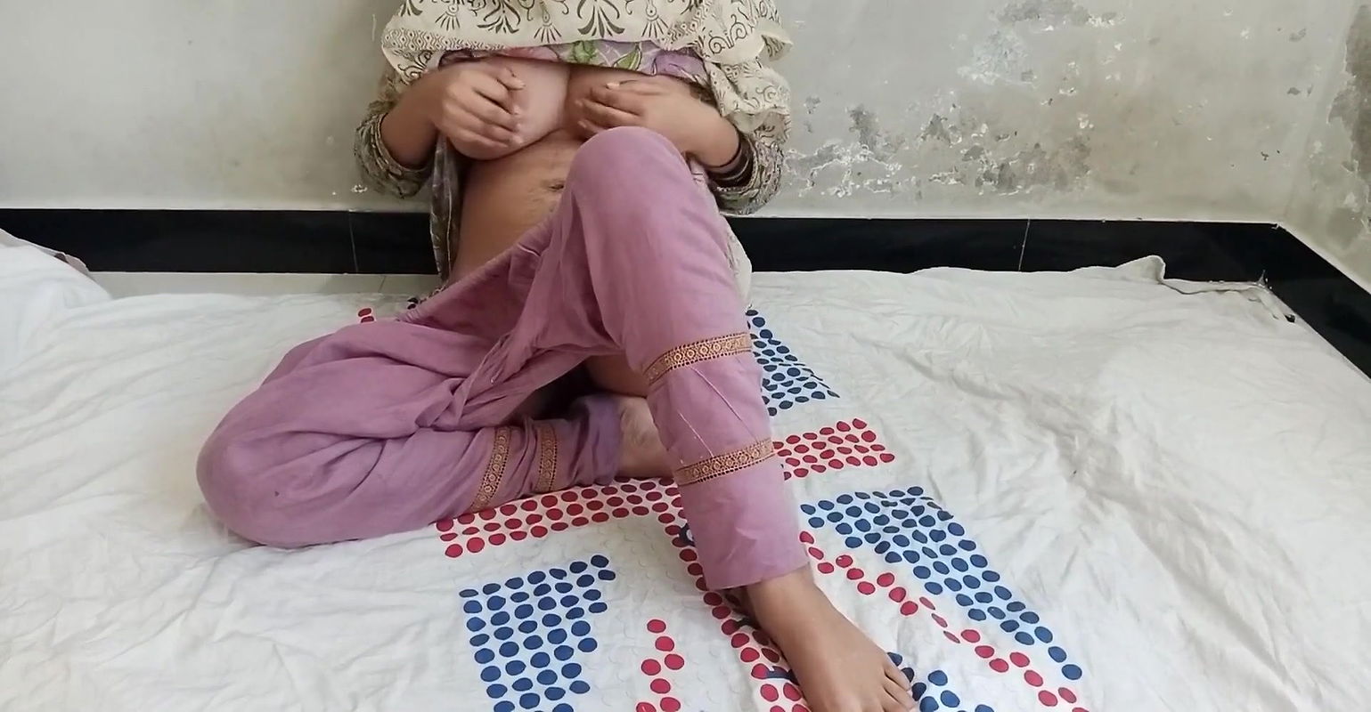 Bhabi Jan fingering in Dever bedroom