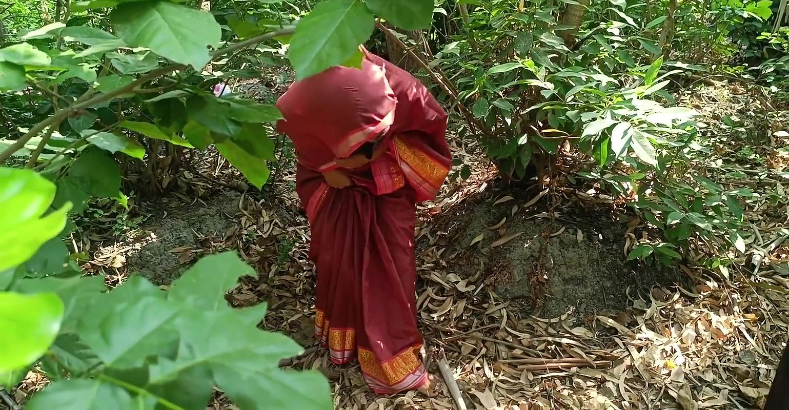 Desi Bhabhi Ki Chudai jungle mein – Indian Hot Sex