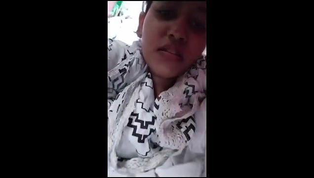 Beautiful Gf Showing fingering