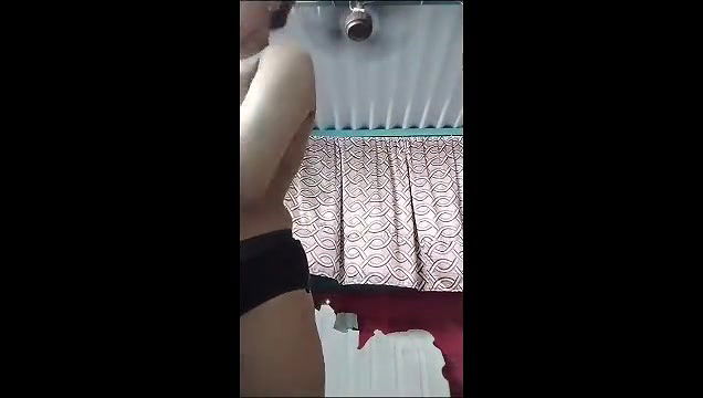 Beautiful Gf Showing fingering