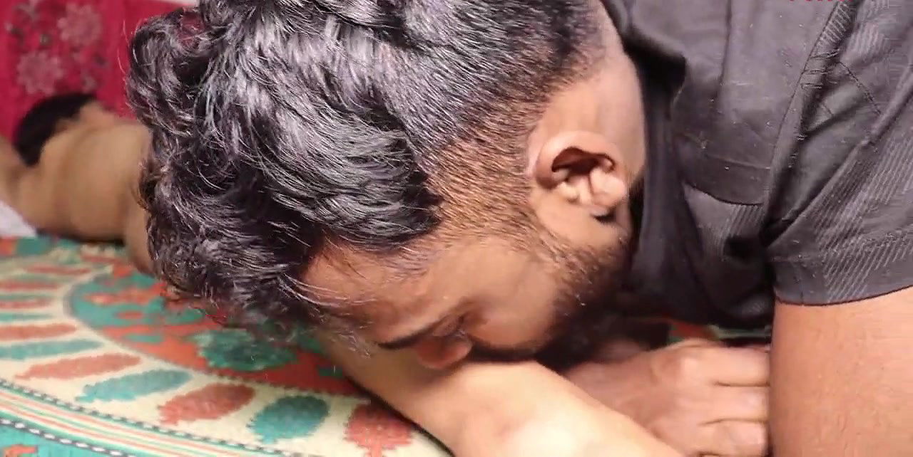 A desi lad fucked his stepmom in the morning