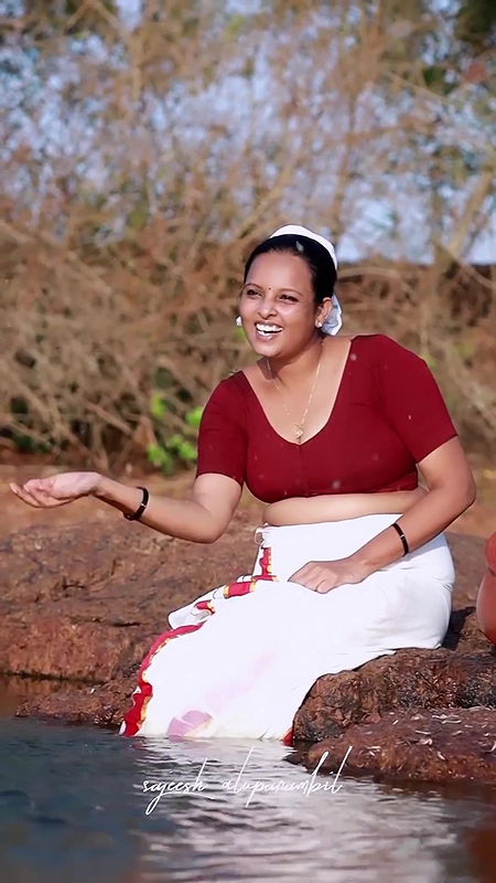 Amazing mallu milf busty boobs show in red blouse very hot