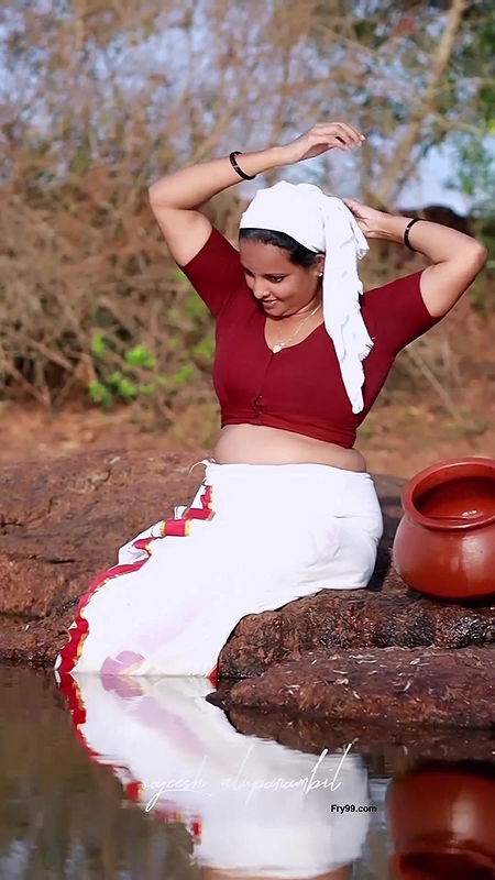 Amazing mallu milf busty boobs show in red blouse very hot