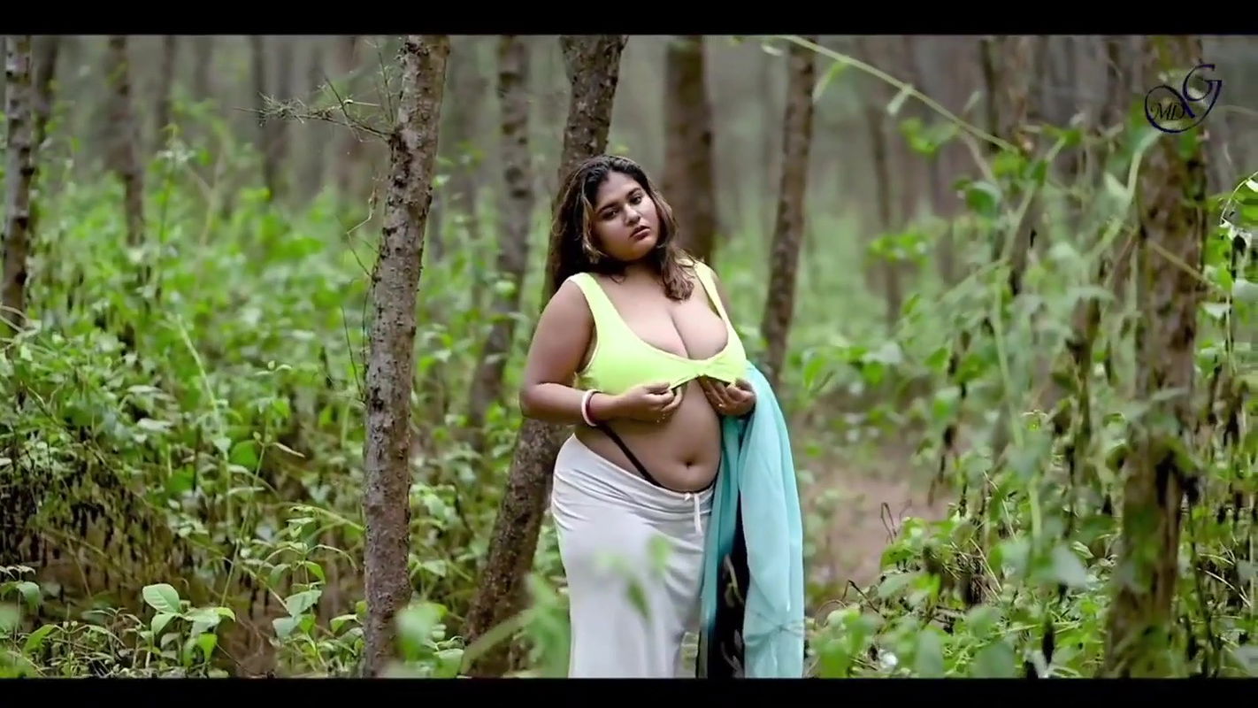 Megha Dash Ghosh Hot video.. Saree fashion model Indian.  Megha Das Ghos Boudi lover just_2