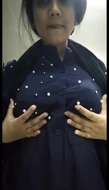 updated 6 clips Hot babe showing