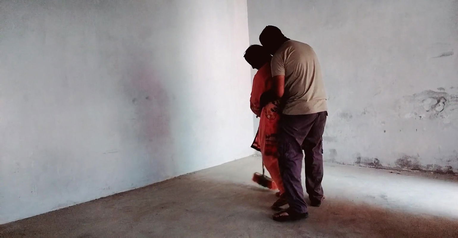 Apni Kam wali anti ko choda bry boobs wali nukrani