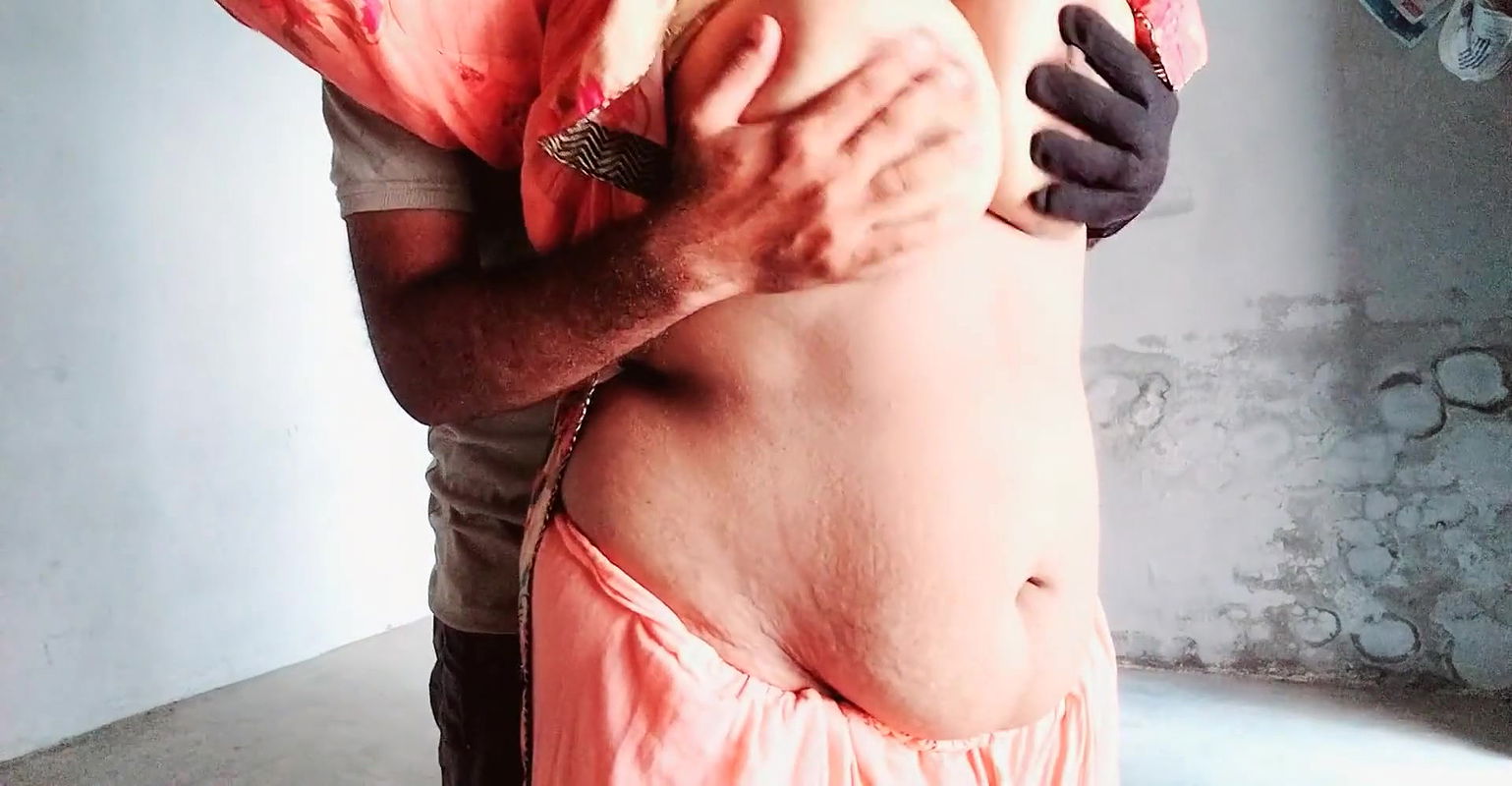 Apni Kam wali anti ko choda bry boobs wali nukrani