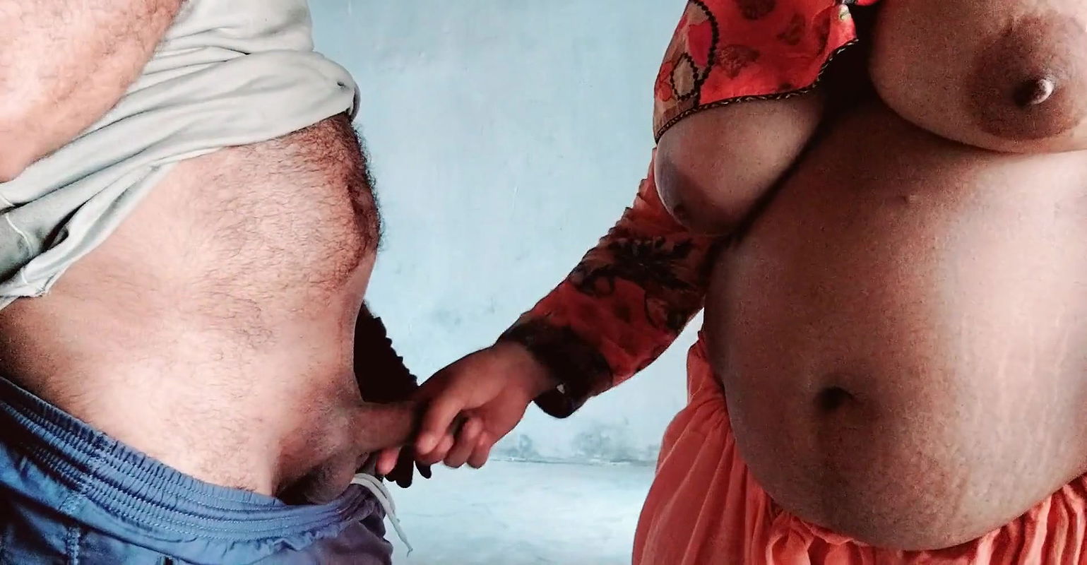 Apni Kam wali anti ko choda bry boobs wali nukrani