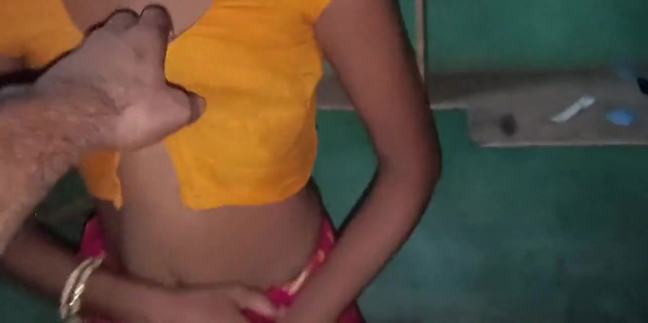 Village Bhabhiji took out her husband’s water on her books