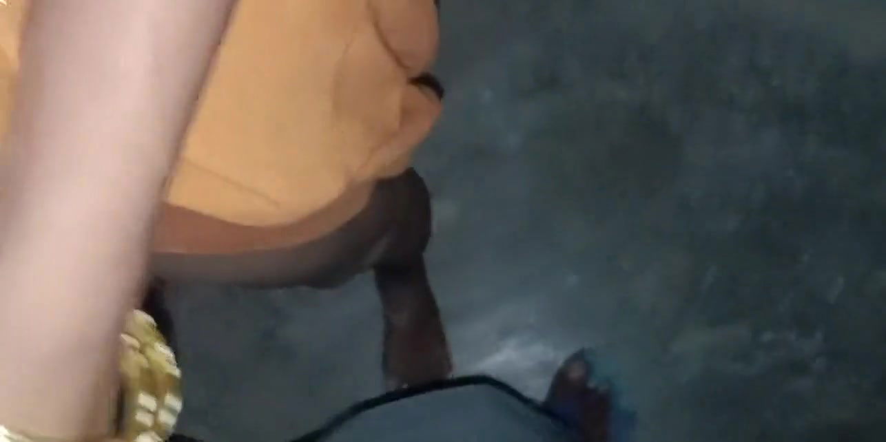 Village Bhabhiji took out her husband’s water on her books