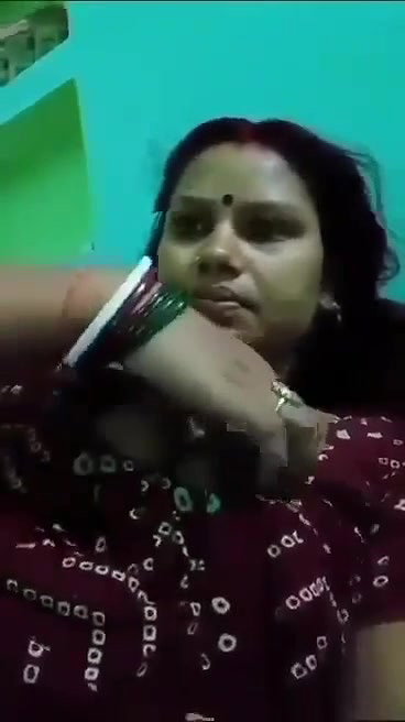 Horny Bhabi showing