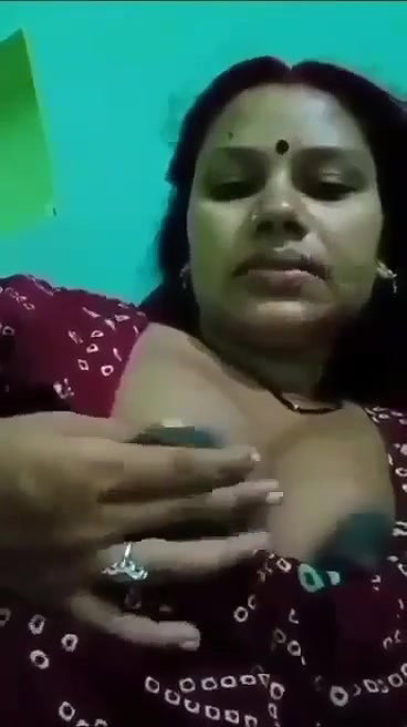 Horny Bhabi showing