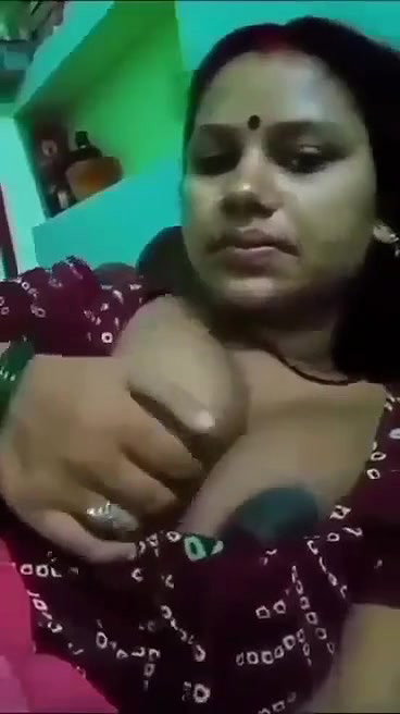Horny Bhabi showing