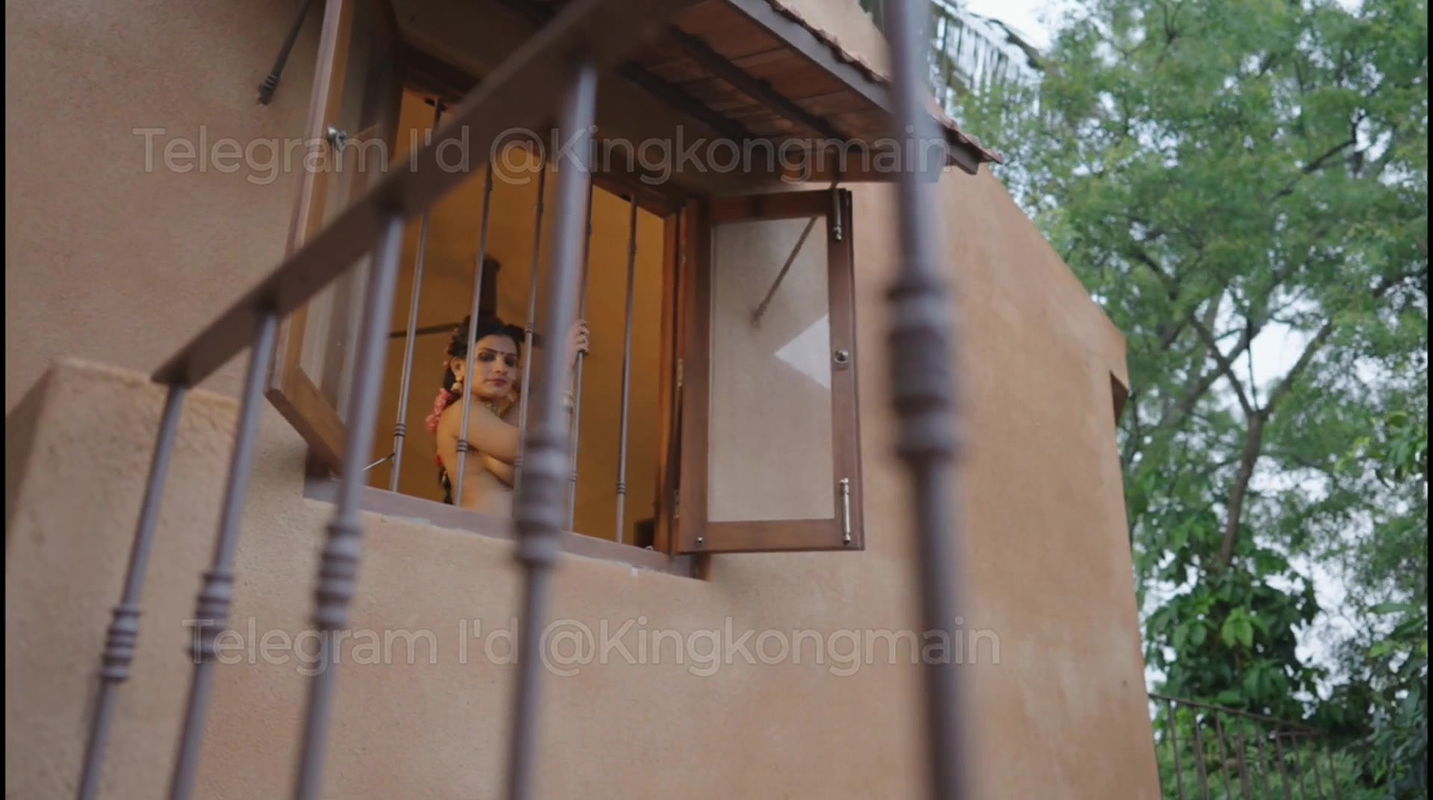 RED QUEEN PART 2 RESMI NAIR