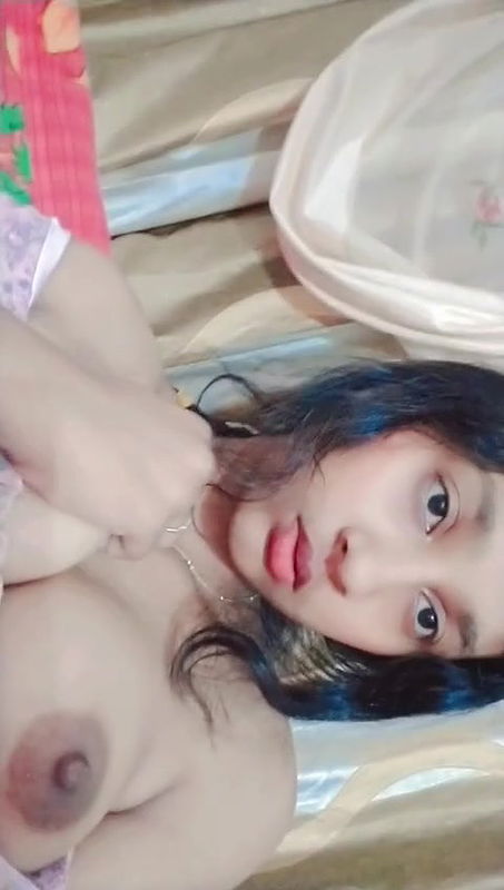 Desi cutie showing big boobs