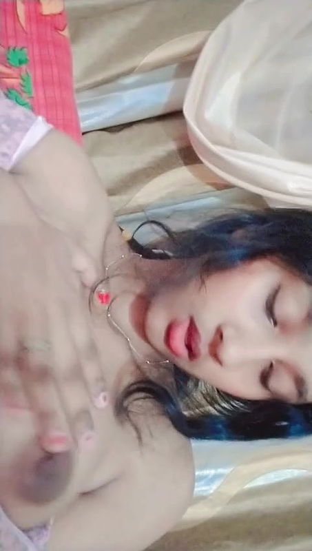 Desi cutie showing big boobs