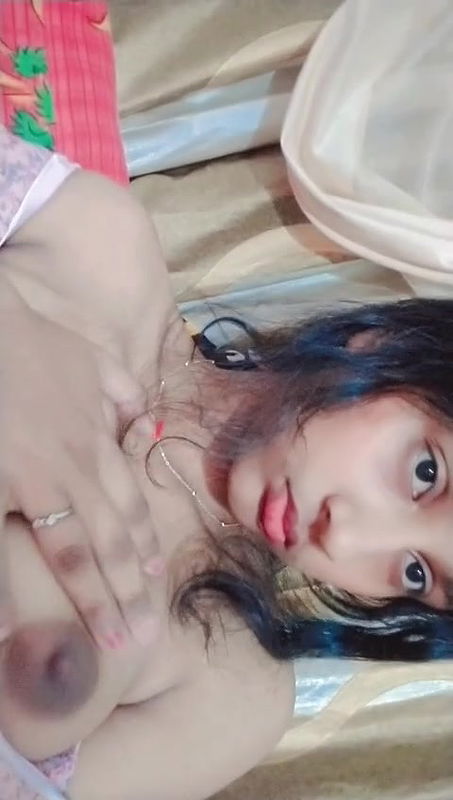 Desi cutie showing big boobs